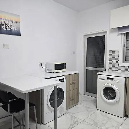Project 99 - Breakbooking Cy Apartment